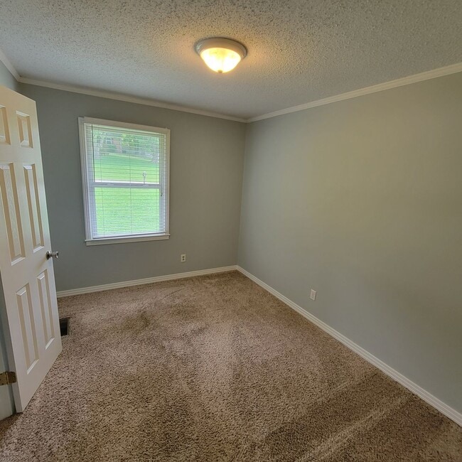 Building Photo - 2128 Wildwood Rd