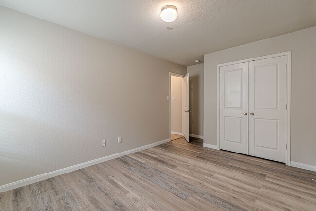 Building Photo - 229 Holland Pk