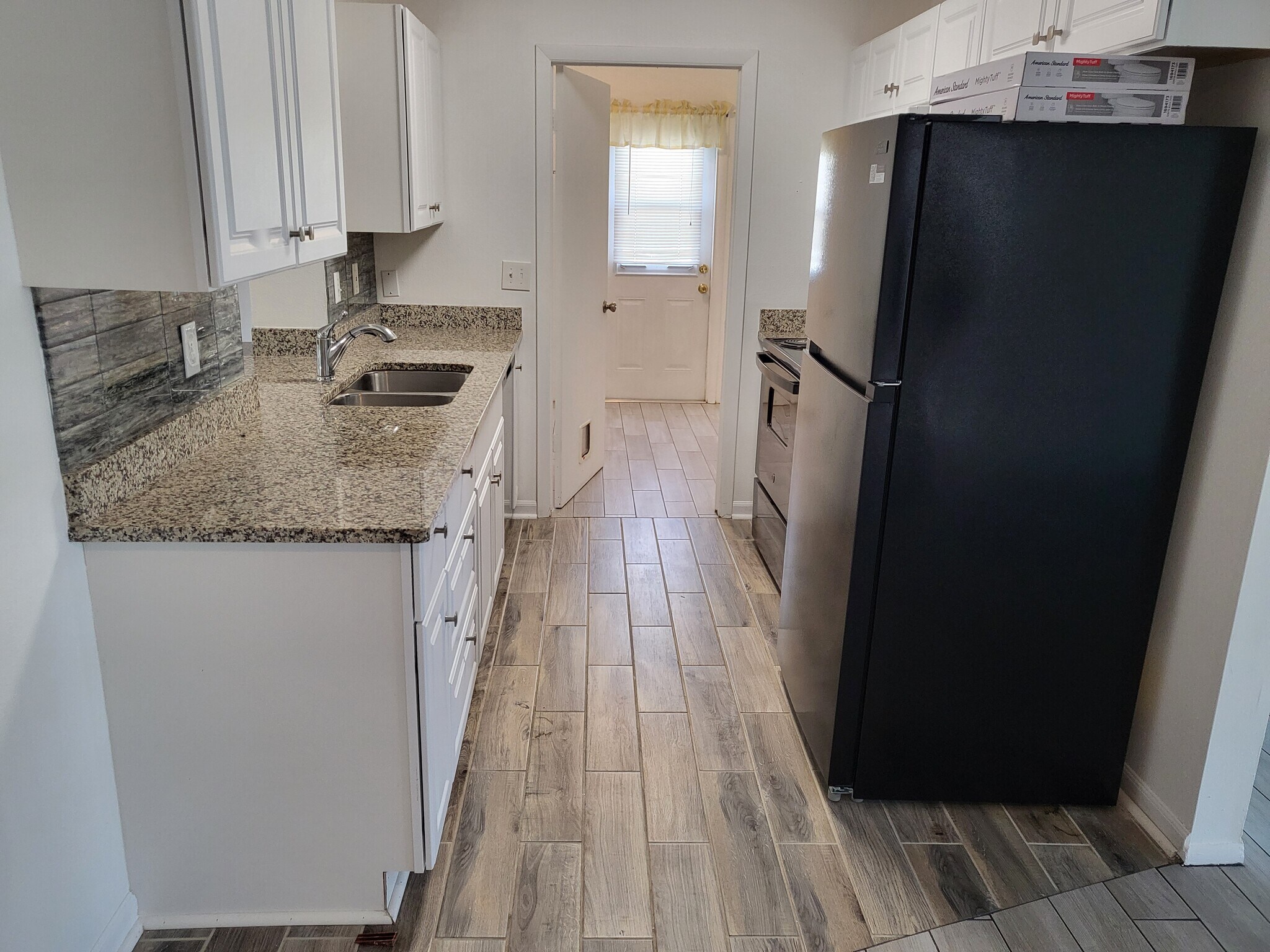 Building Photo - 4210 Oak Ln