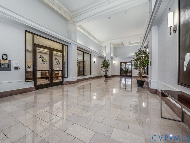 Building Photo - 230 N 6th St S