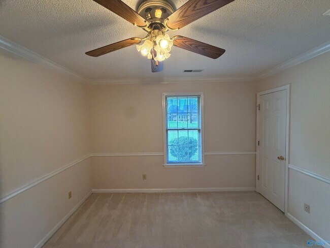 Building Photo - 701 Rigel Dr SW