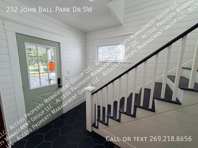 Building Photo - 232 John Ball Park Dr SW
