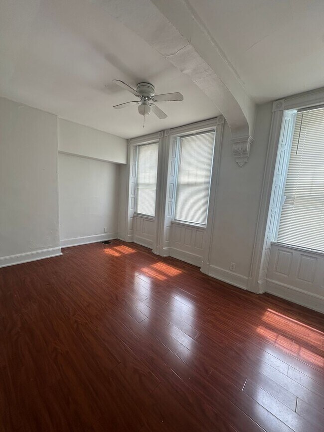 Building Photo - 3905 Baring St