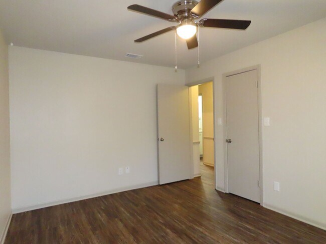Building Photo - Updated in 2024! Gorgeous 3 Bedroom, 2 Bat...