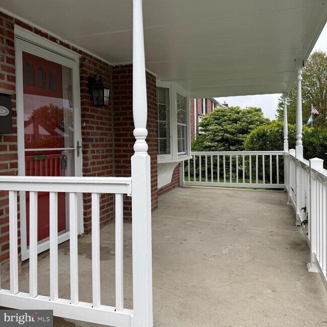Building Photo - 601 Willowbrook Rd