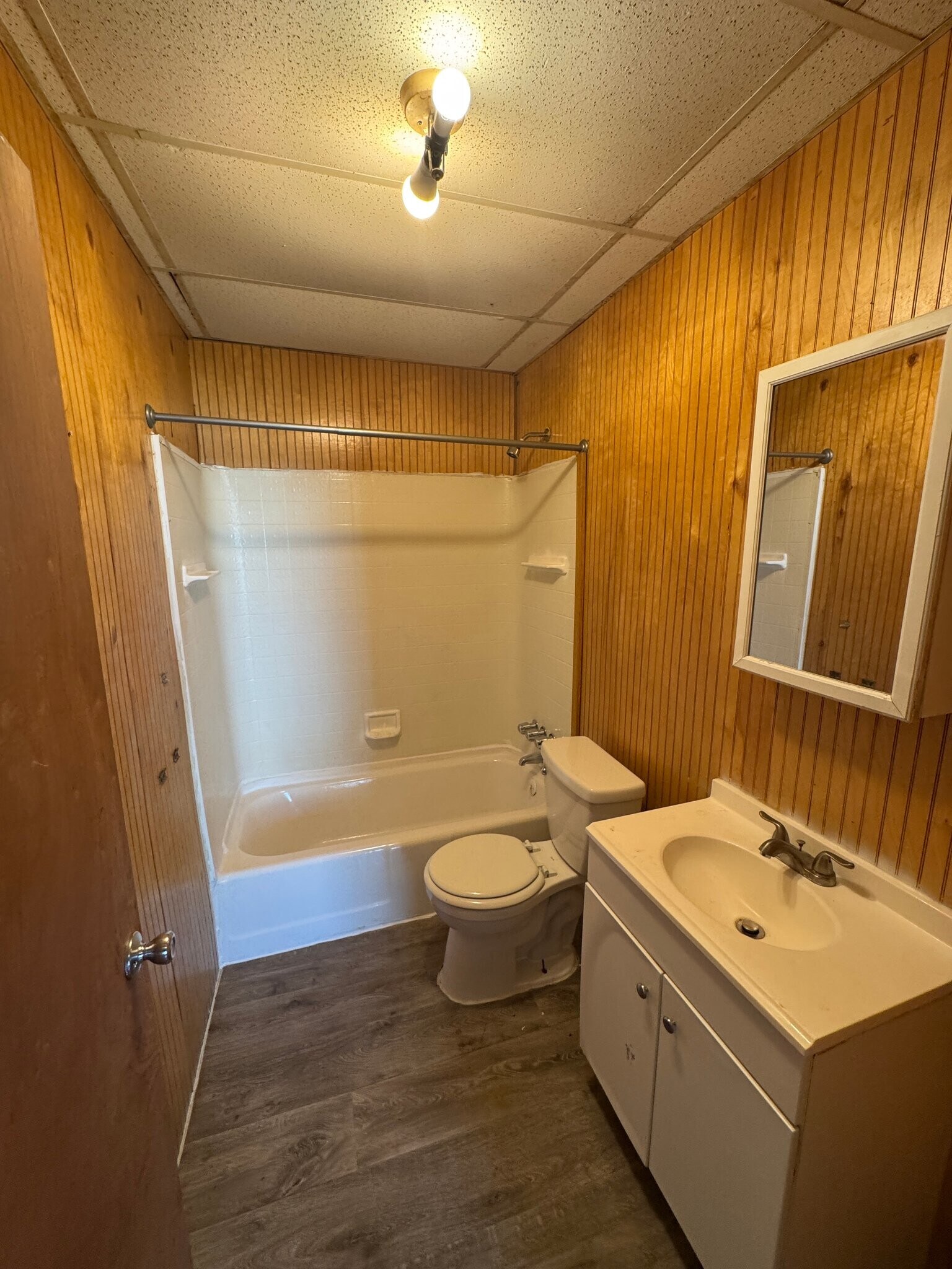 Building Photo - 703 Ashwood Ave