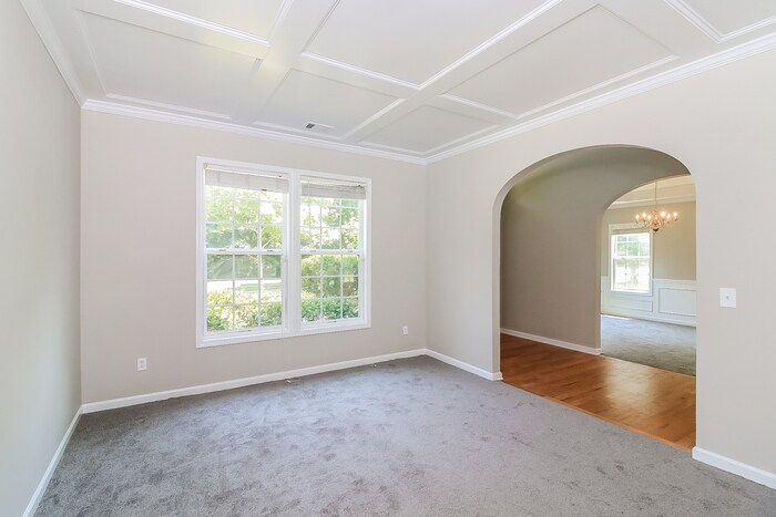 Building Photo - 5456 The Vyne Ave