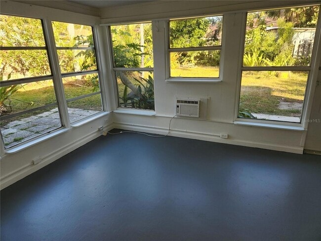 Building Photo - 957 47th St