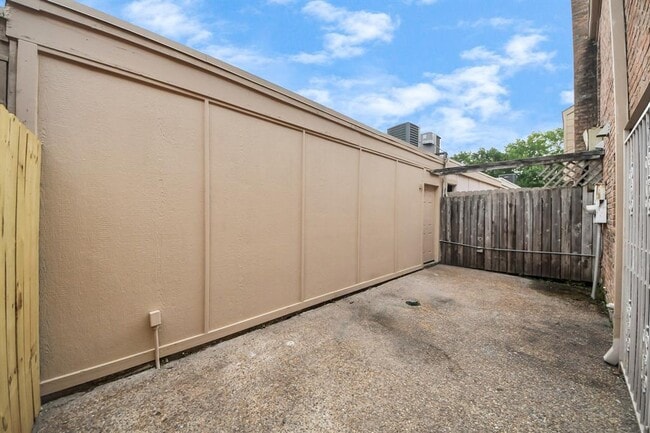 Building Photo - 3009 Beecave Dr
