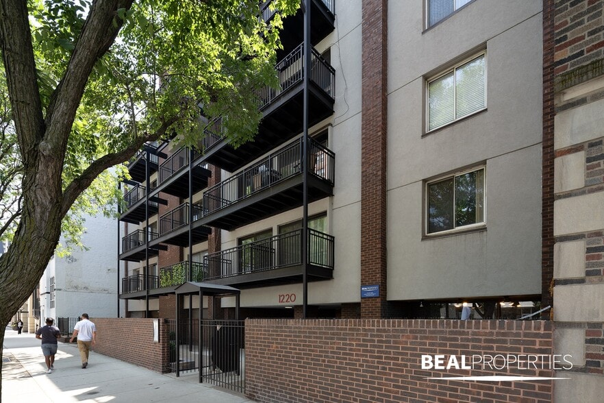 Building Photo - 1220 N LaSalle