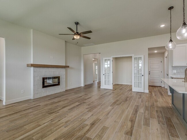Building Photo - Brand New home In Azalea!