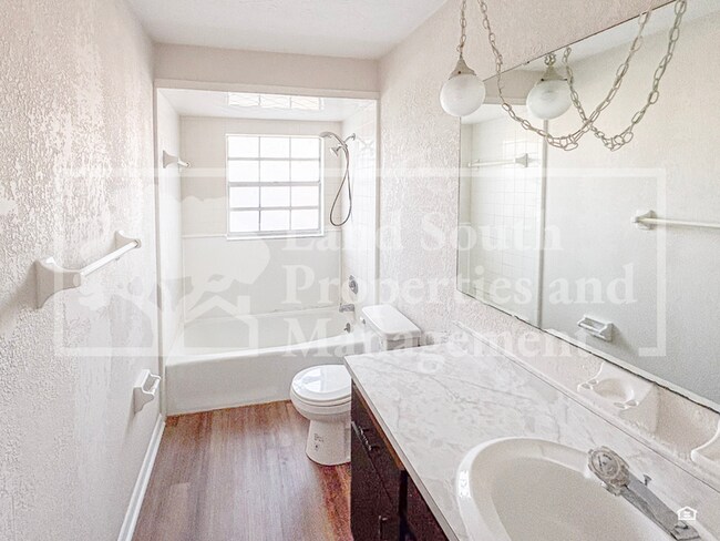Building Photo - 708 Boyd Ct