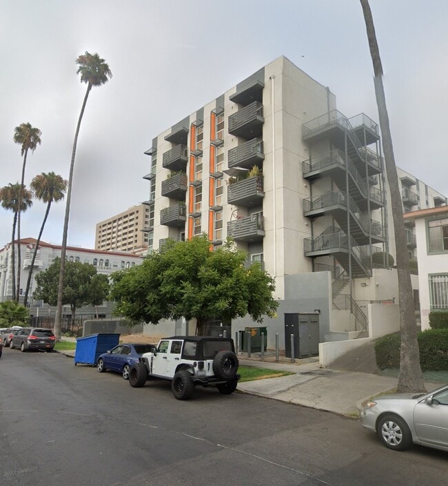 Building Photo - 540 Normandie Ave