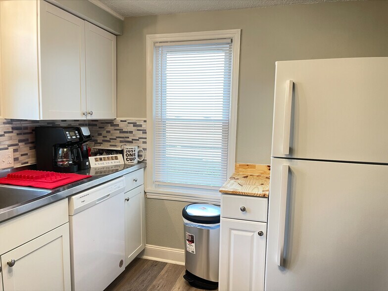 Kitchen - 120 Edgemont Rd