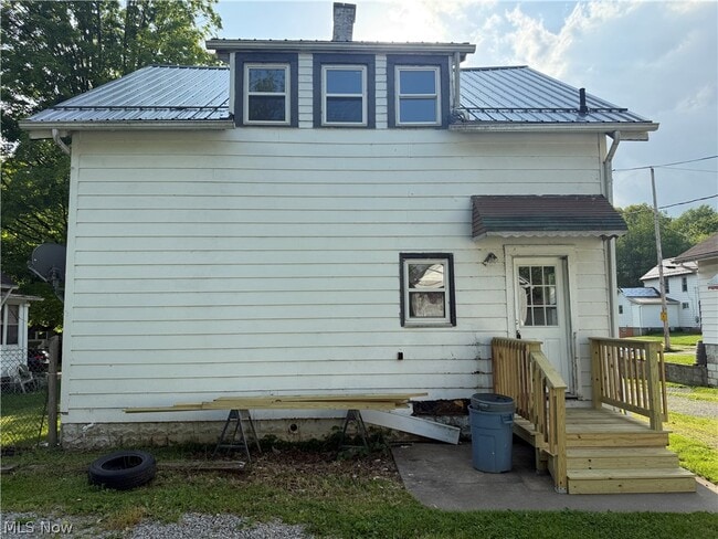 Building Photo - 210 Perry St