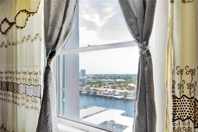 Building Photo - 2101 S Ocean Dr