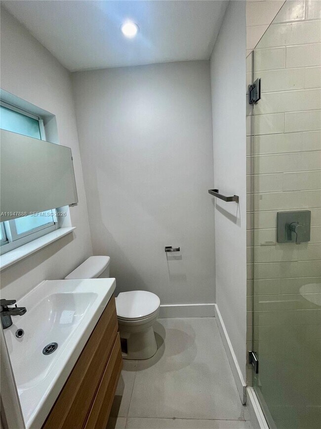 Building Photo - 337 SW 23rd Rd