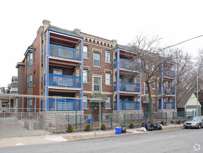 Building Photo - 1106-1110 E 40th St