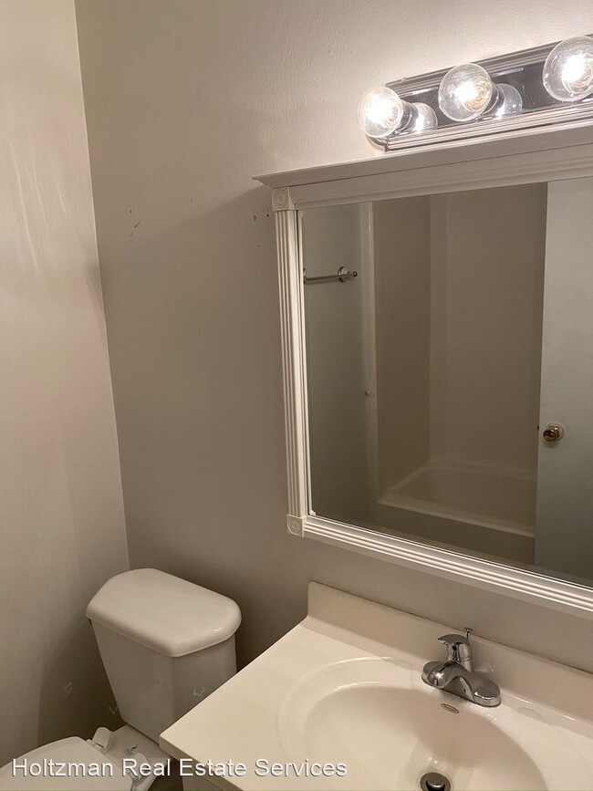 Building Photo - 3 br, 1 bath House - 1021 White Circle