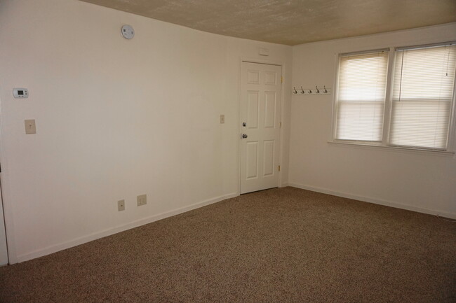 Building Photo - For Rent: Cozy Living at 7235 Holabird Ave...