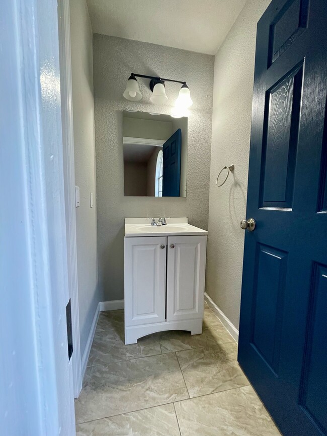 Building Photo - 9451 Hindi Dr