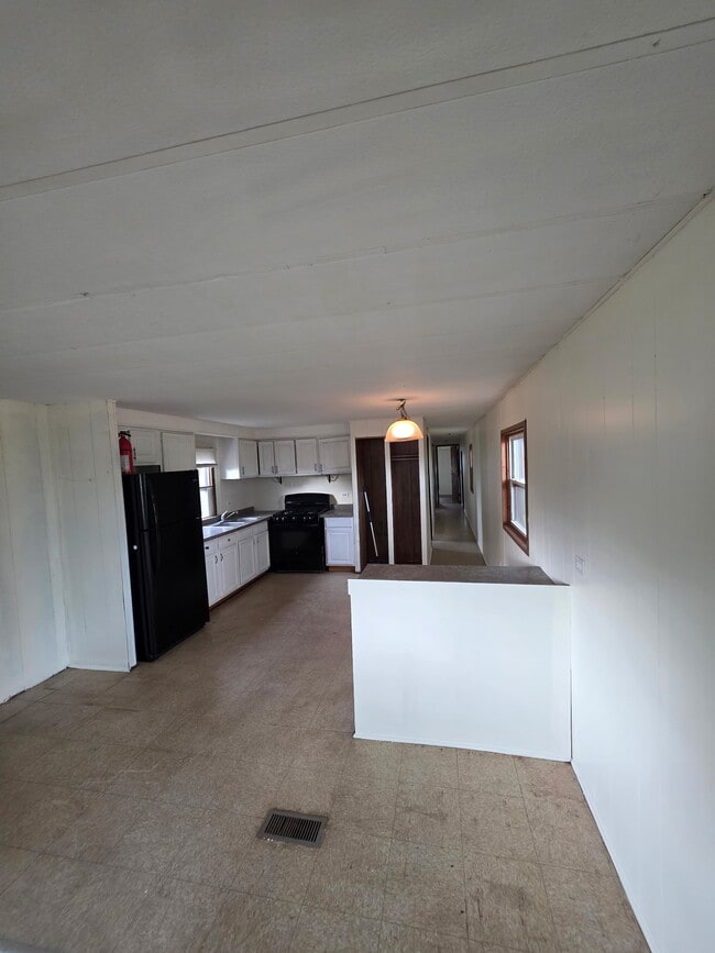Building Photo - 10561 N Loomis Rd