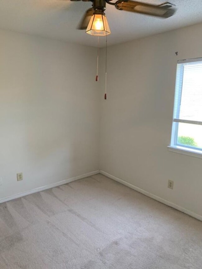 Building Photo - 2 BED 2 BATH CONDO ON BOTTOM FLOOR AT MYRT...