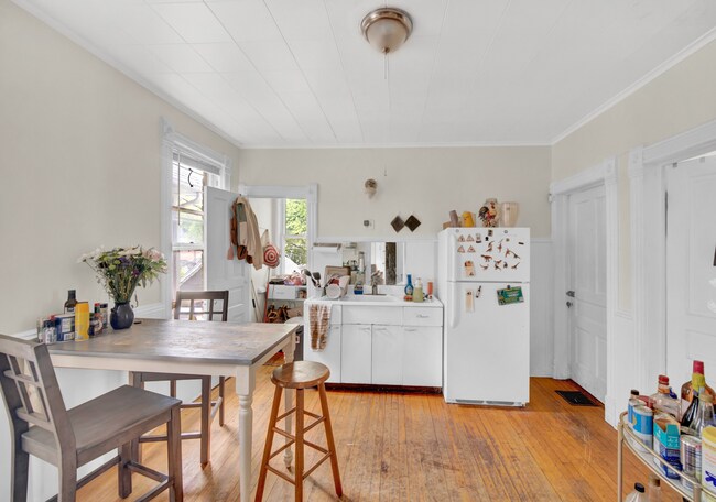 Building Photo - 2018 Pratt Ct