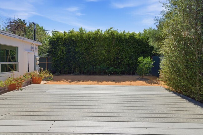 Building Photo - Amazing Del Rey House Available