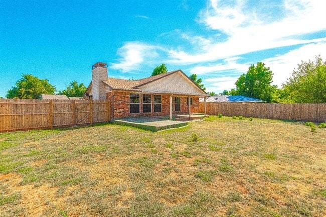 Building Photo - 1425 Venus Cir