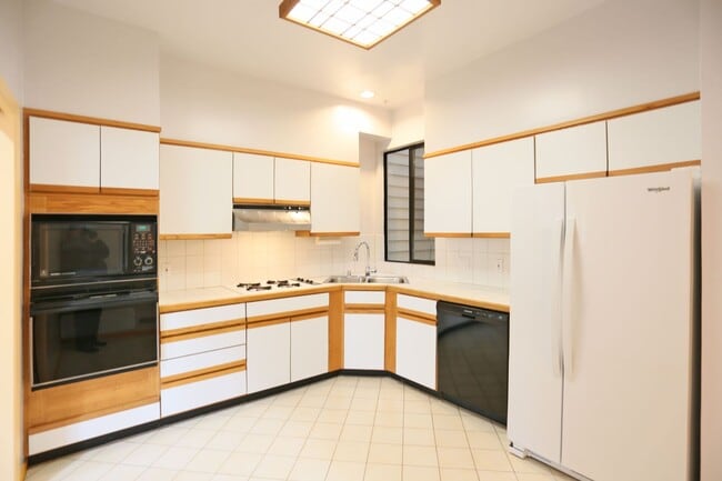 Building Photo - 1269 3rd Ave