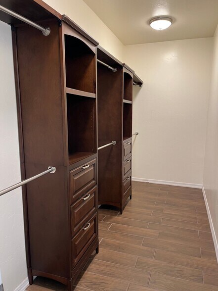 Building Photo - 10437 S Painted Mare Dr