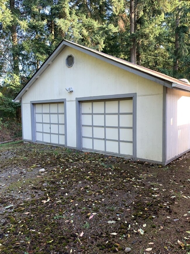 Building Photo - Smart Living, Smart Choice - manufactured 3bd/2Ba home w/detached garage!