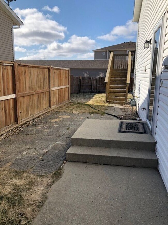 Building Photo - Amber Valley Court Townhome