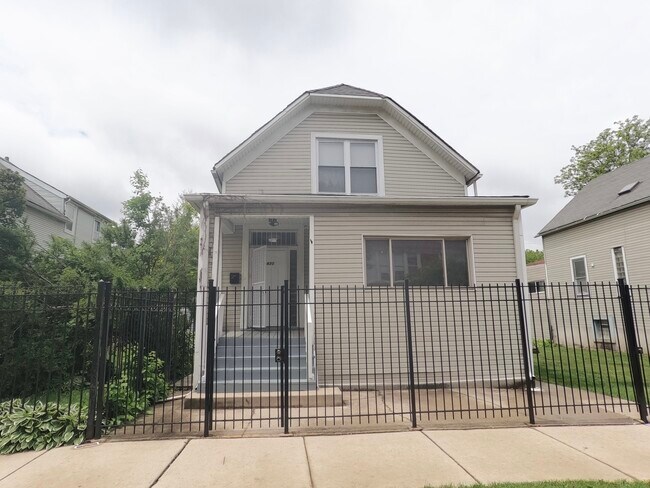 Building Photo - 1430 N Leamington Ave