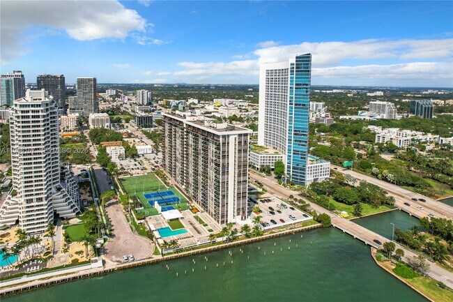 Building Photo - 600 NE 36th St