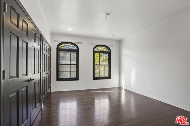 Building Photo - 1036 El Medio Ave