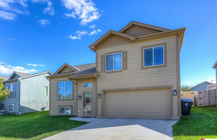 Building Photo - 9135 Hanover St