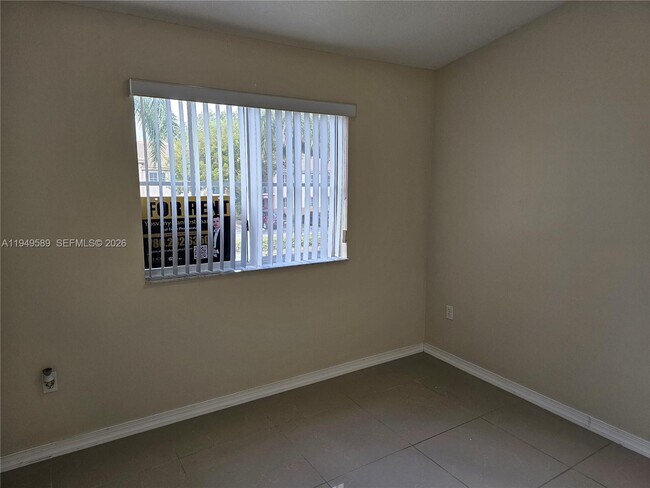 Building Photo - 2911 SE 13th Ave