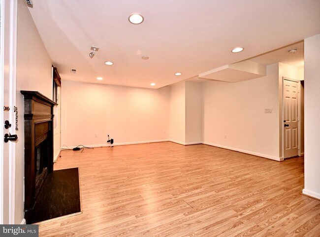 Building Photo - 1561 Templeton Pl