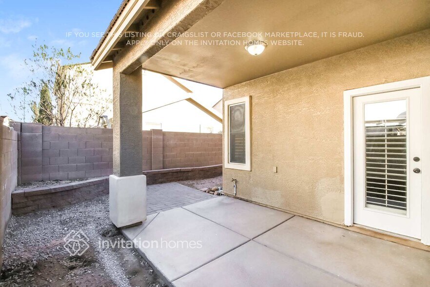 Building Photo - 8740 E Kiowa Ave