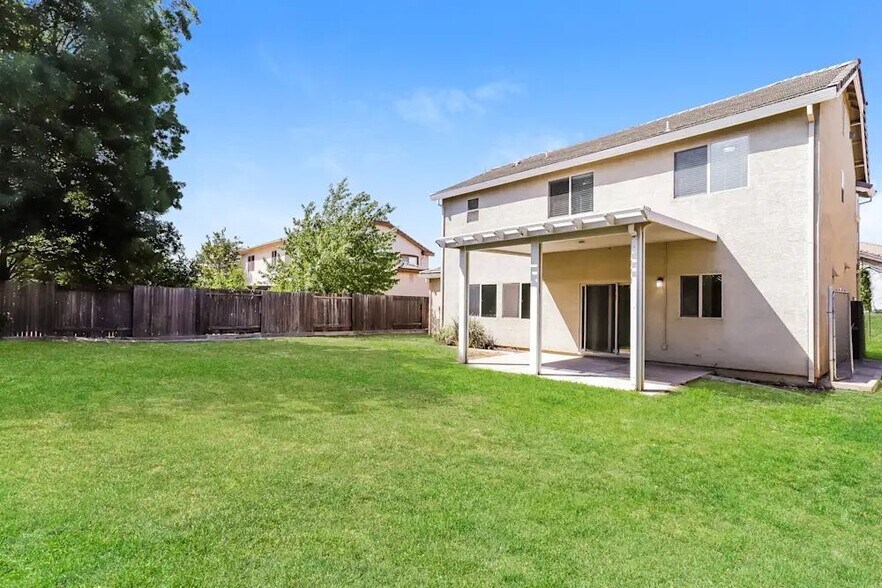 Building Photo - 1346 La Guardia Cir