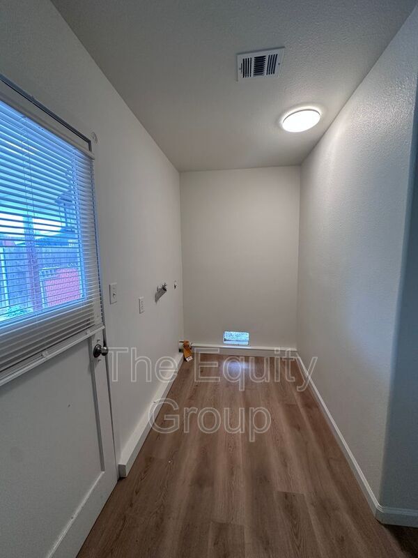 Building Photo - 145 N A St