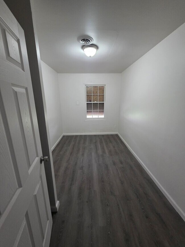 Building Photo - Beautiful 4bd/1bth