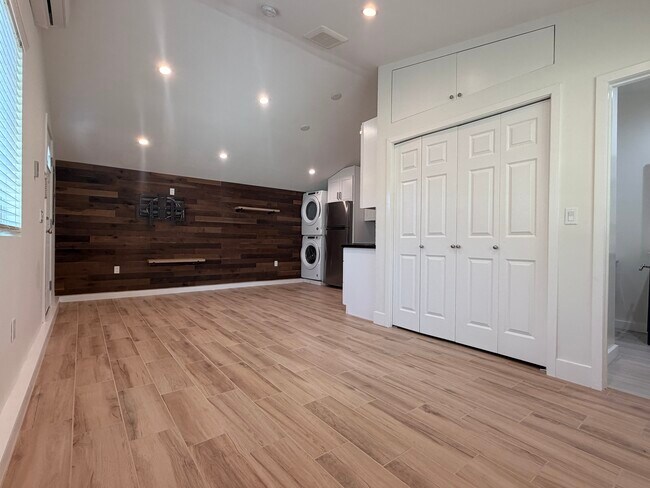 Building Photo - 7539 Royer Ave