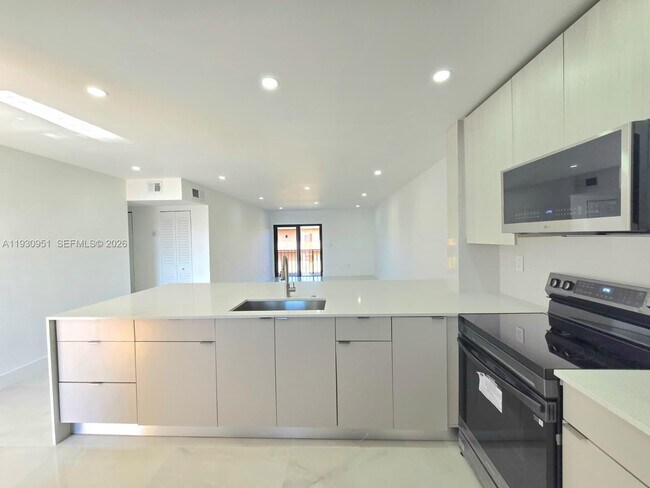 Building Photo - 1800 W 54th St