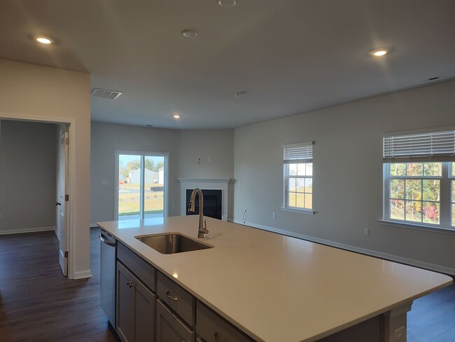 Building Photo - Move-in ready Home located in the Brightwa...