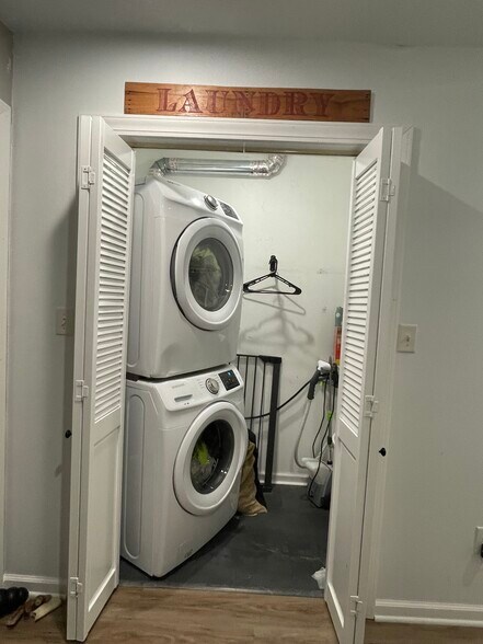 Building Photo - 13565 140th Ave