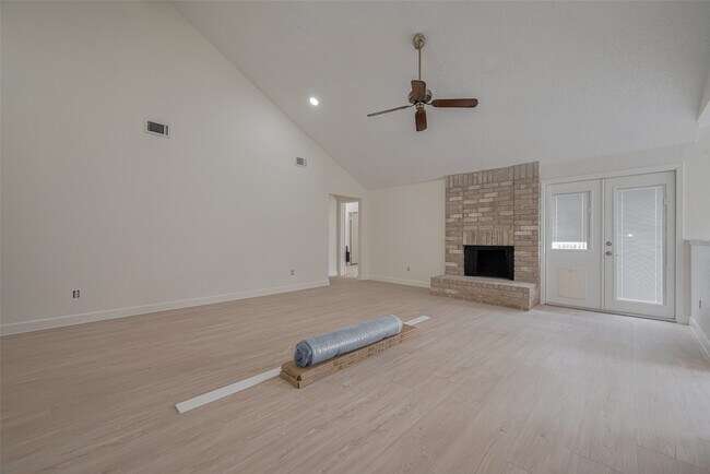 Building Photo - 15934 Barbarossa Dr