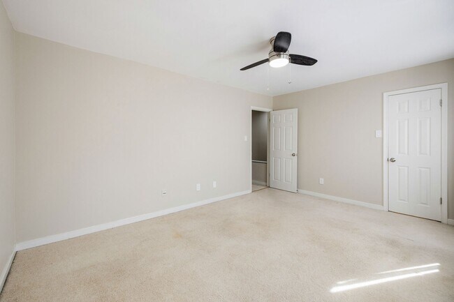 Building Photo - 9154 Lakeland Dr
